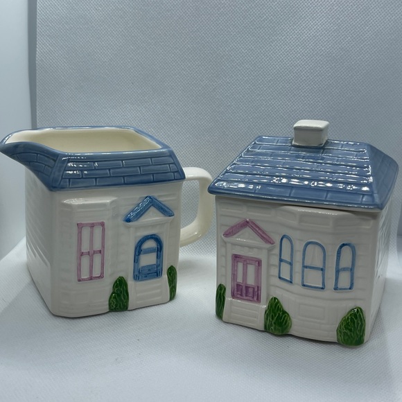 Vintage Victorian Home Sugar & Creamer Set with Lid - Picture 6 of 6